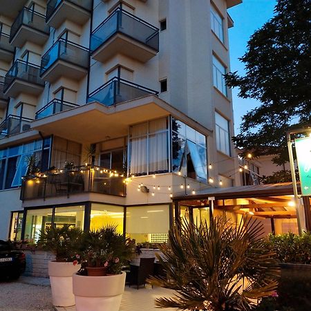Hotel Goldene Rose Rimini Bagian luar foto