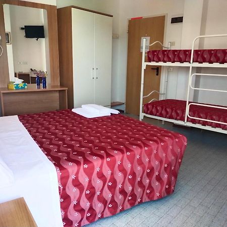 Hotel Goldene Rose Rimini Bagian luar foto