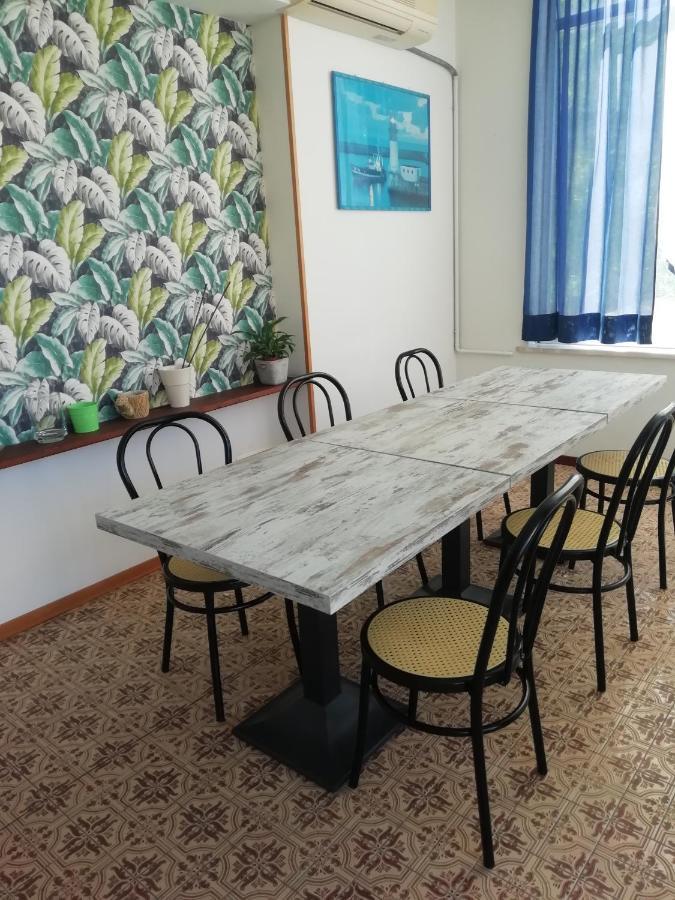 Hotel Goldene Rose Rimini Bagian luar foto