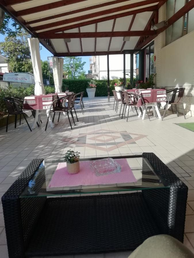 Hotel Goldene Rose Rimini Bagian luar foto