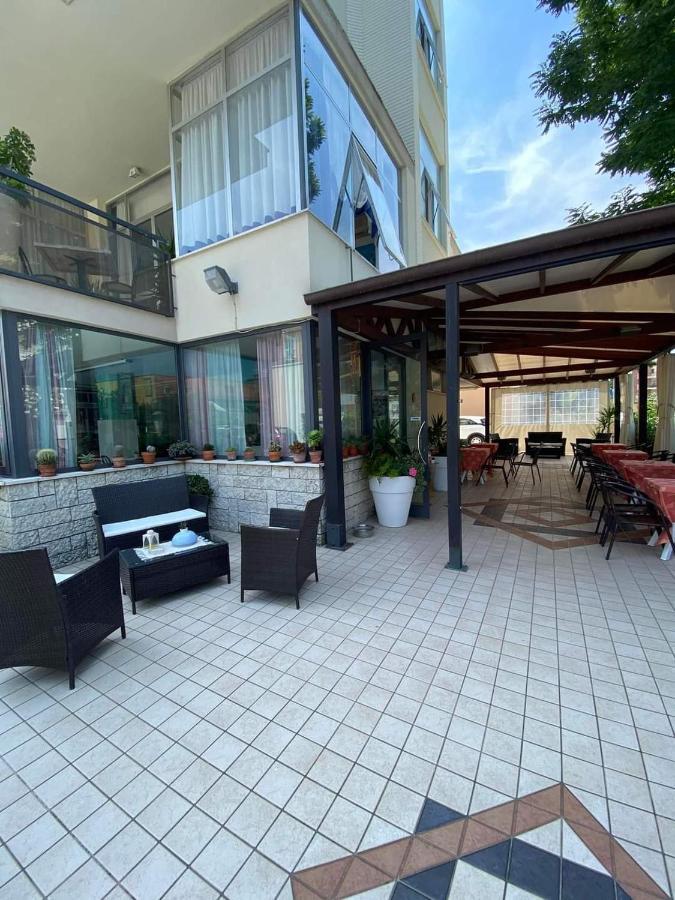 Hotel Goldene Rose Rimini Bagian luar foto