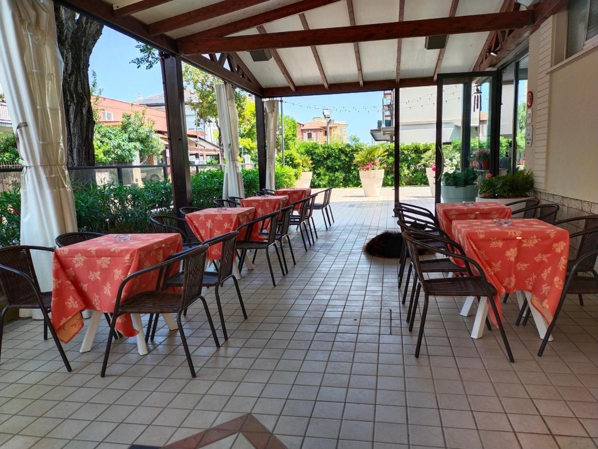 Hotel Goldene Rose Rimini Bagian luar foto