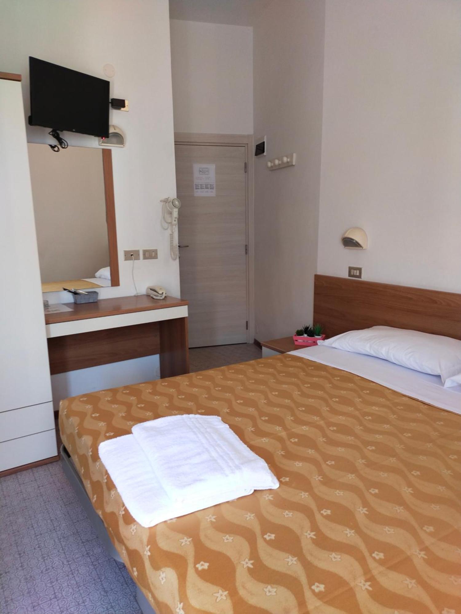 Hotel Goldene Rose Rimini Bagian luar foto