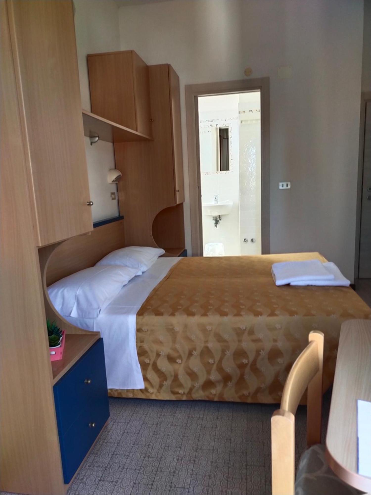 Hotel Goldene Rose Rimini Bagian luar foto
