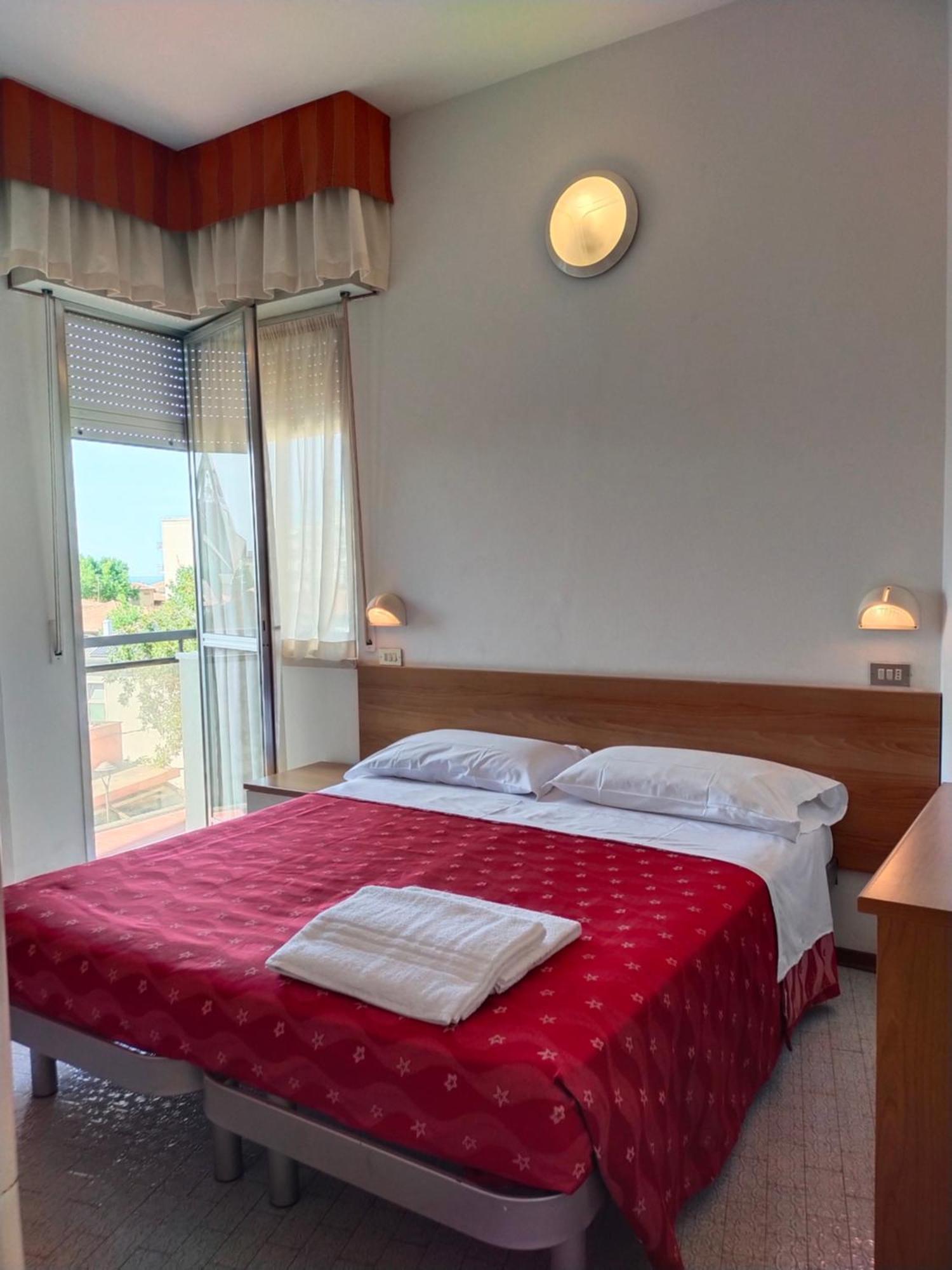Hotel Goldene Rose Rimini Bagian luar foto