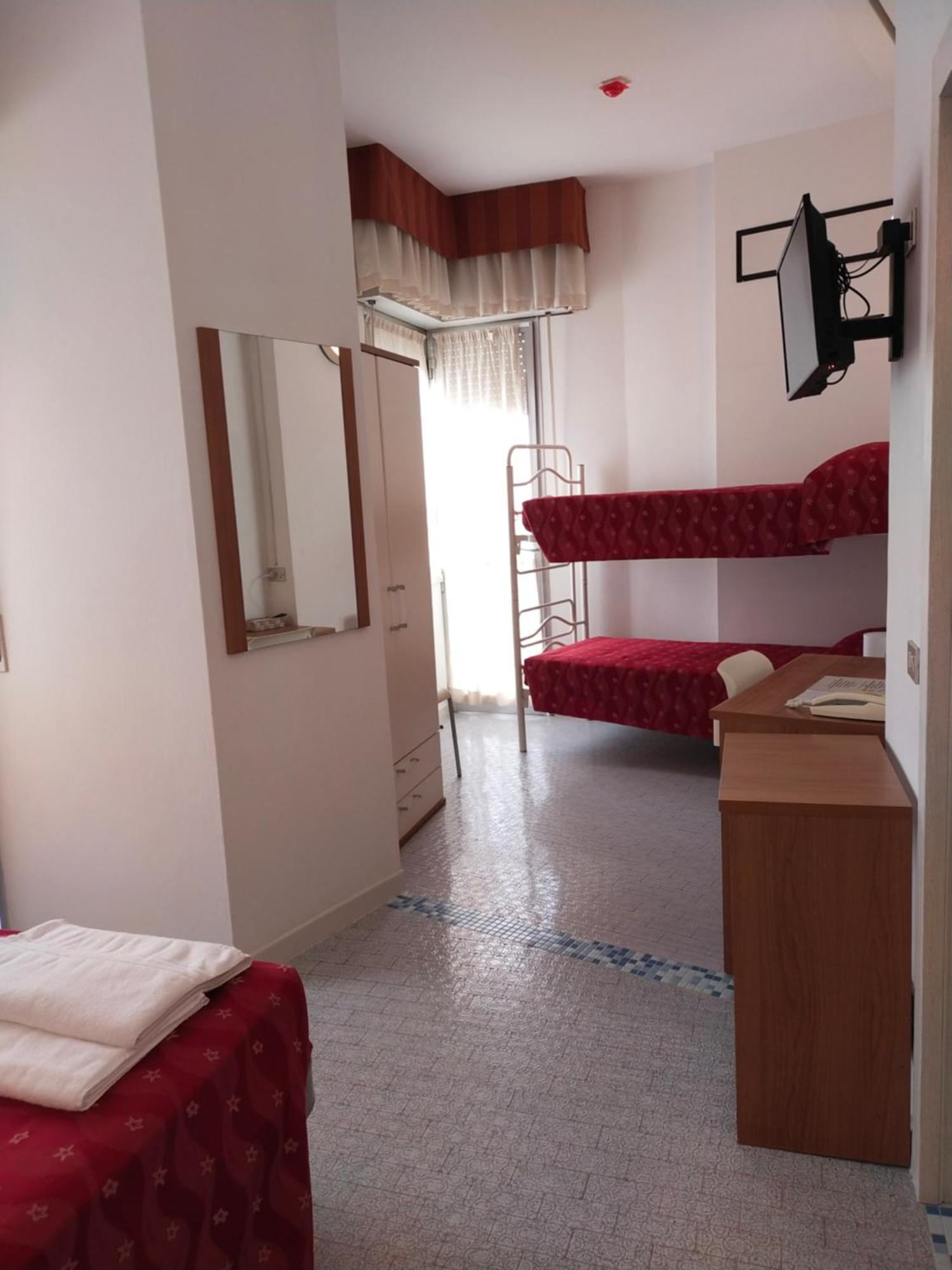 Hotel Goldene Rose Rimini Bagian luar foto