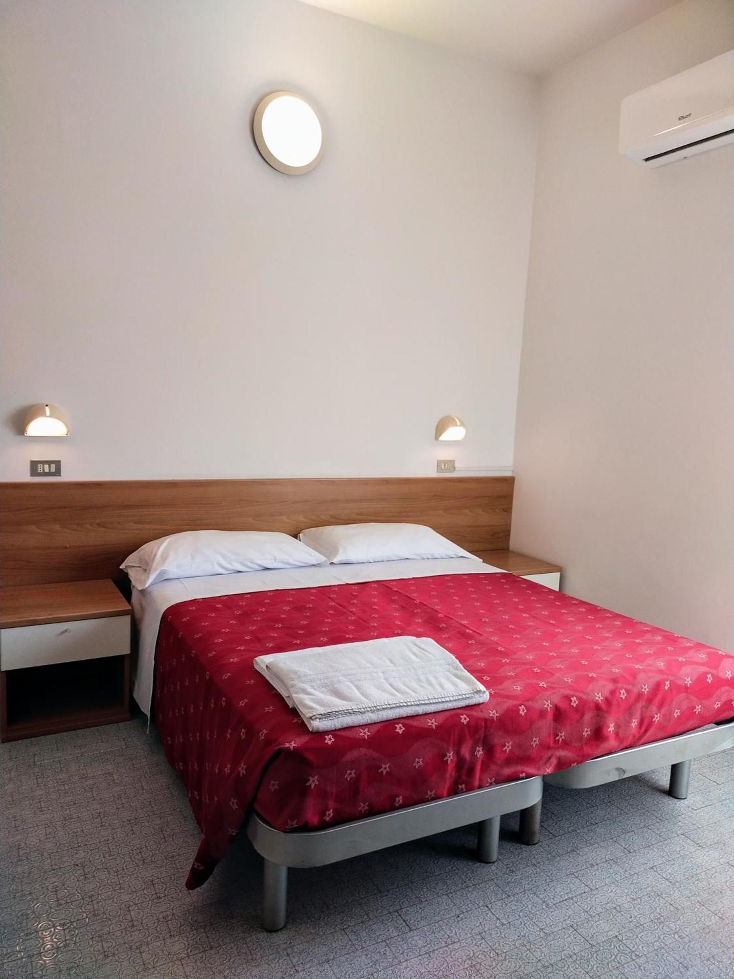 Hotel Goldene Rose Rimini Bagian luar foto