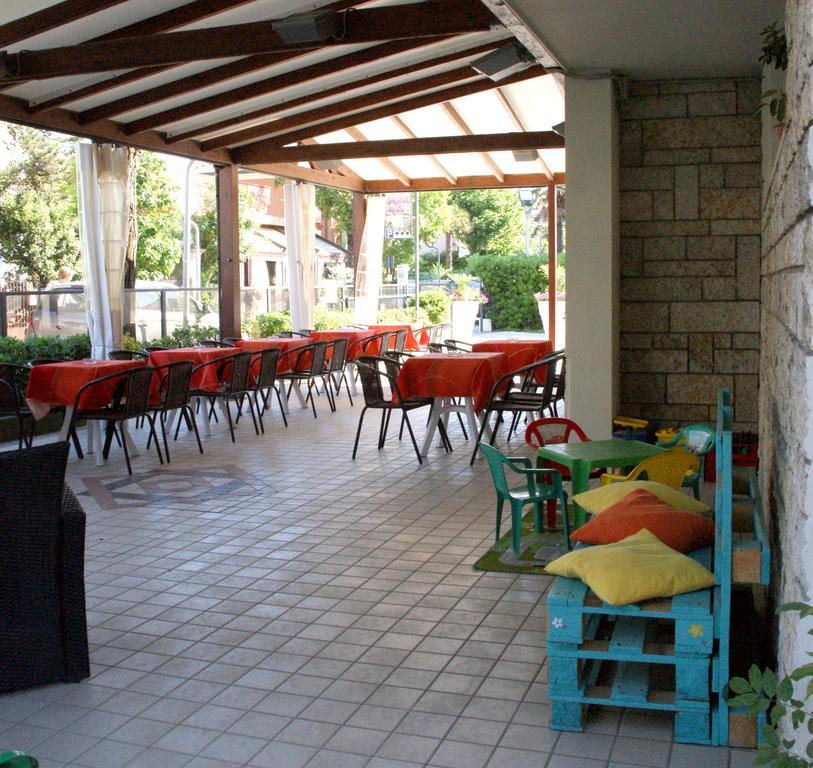 Hotel Goldene Rose Rimini Bagian luar foto