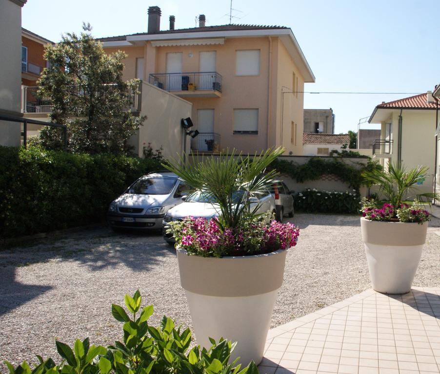 Hotel Goldene Rose Rimini Bagian luar foto