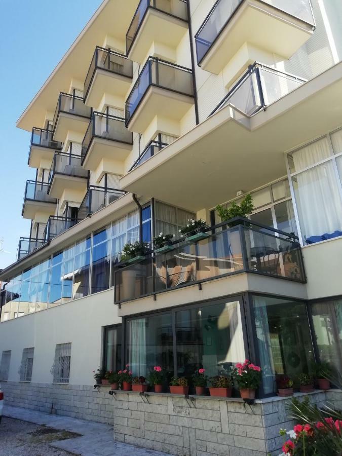 Hotel Goldene Rose Rimini Bagian luar foto